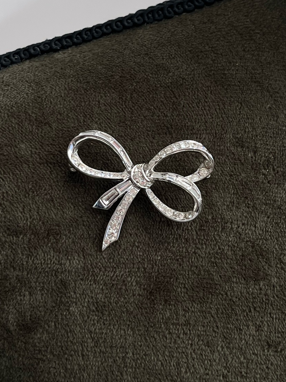 Vintage Boucher Bow Tie Dainty Knot Butterfly Baguette Stone Silver Brooch Pin